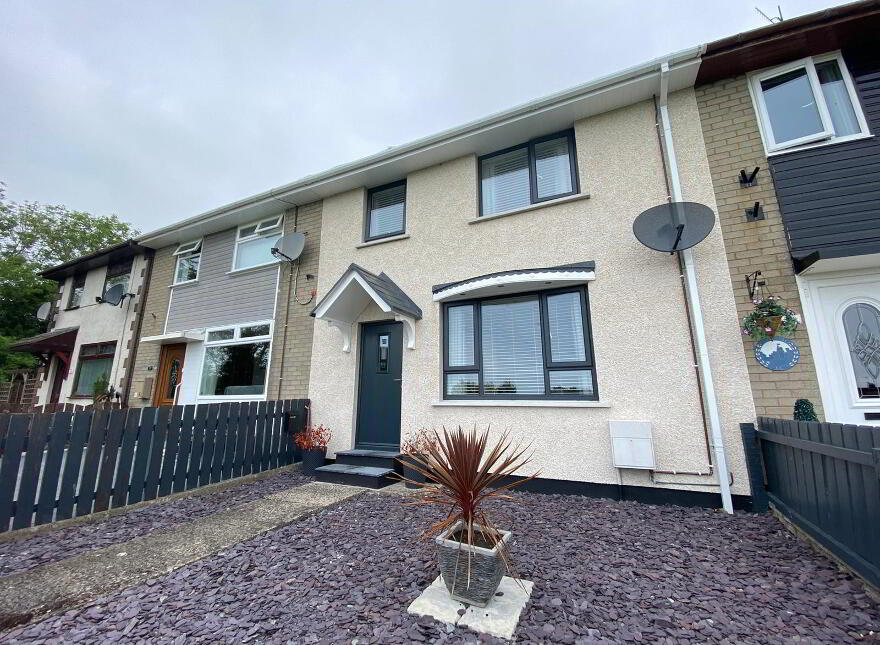 16 Carnroe Drive, Greenisland, Carrickfergus, BT38 8XF photo