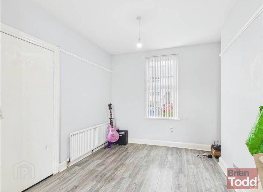 Laharna Avenue, Larne, BT40 1NF