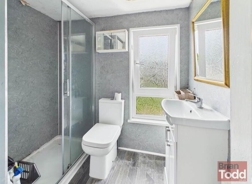 Laharna Avenue, Larne, BT40 1NF