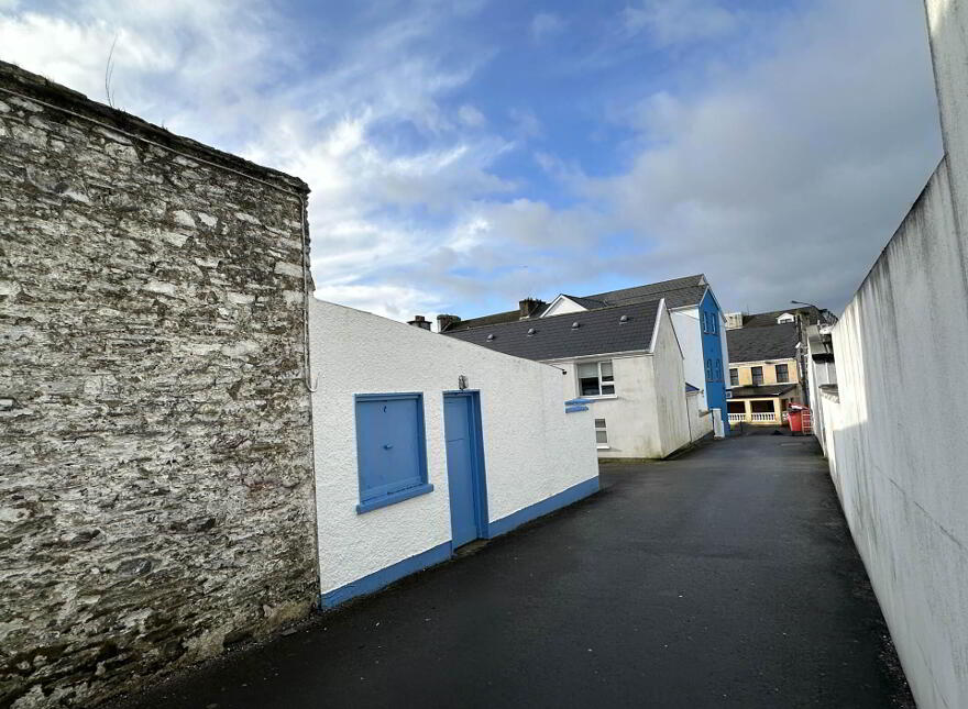 Mews Lane, Off James Street, Moville, F93Y2F5