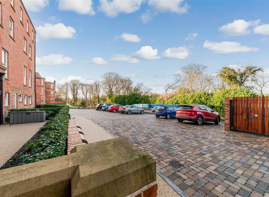 Apt 18 6 Admin House, Lady Ishbel, The Boulevard, Belvoir Park, Belfast, BT8 8SJ