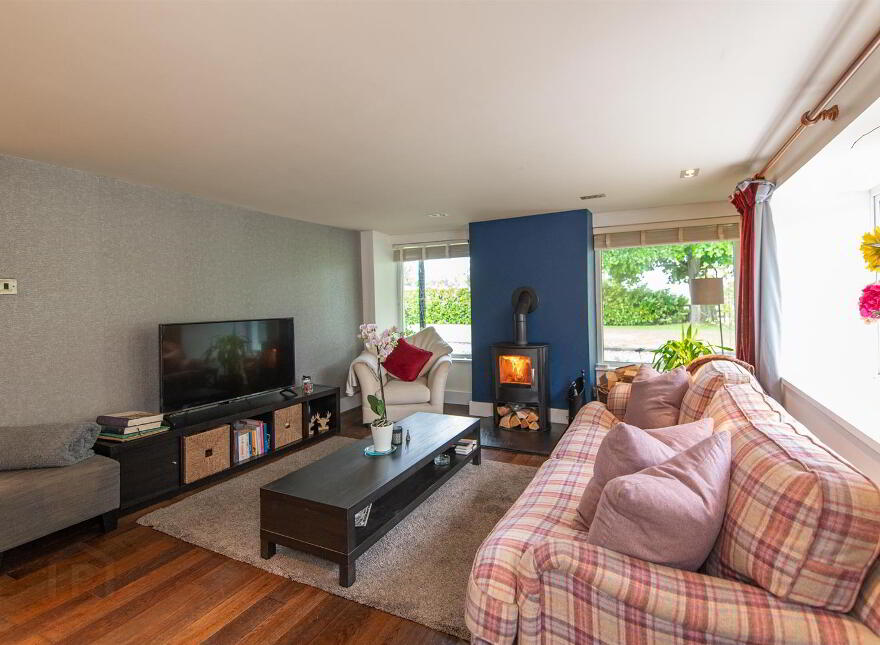 54 Cherryhill Road, Ballynahinch, BT24 8NW