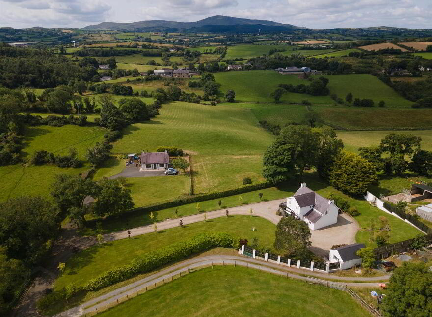 54 Cherryhill Road, Ballynahinch, BT24 8NW