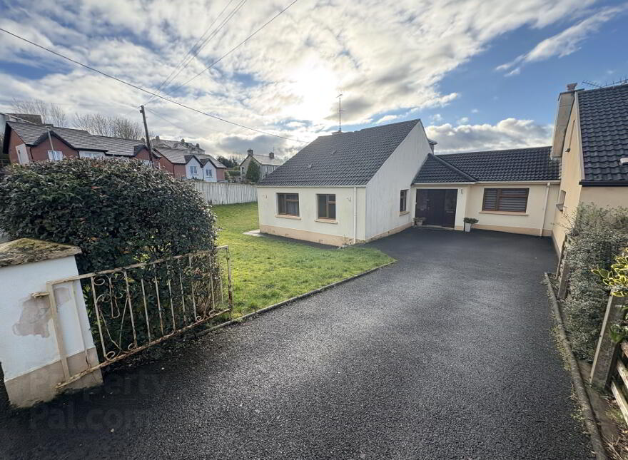 41 Woodlawn Park, Dungannon, BT70 1AH photo