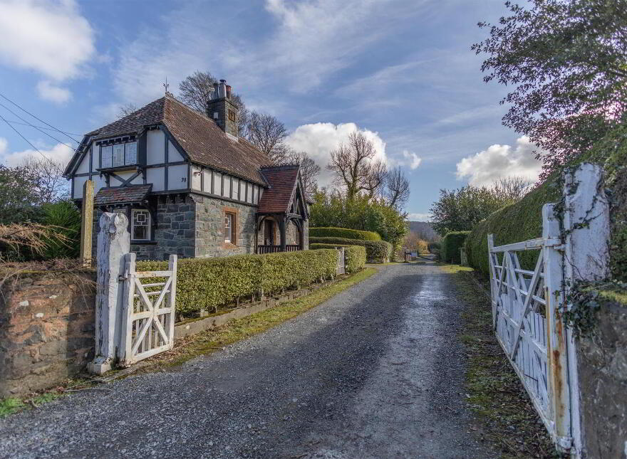 White Gate Lodge, 38 Hilltown Road, Bryansford, Newcastle, BT33 0PZ