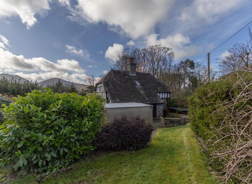 White Gate Lodge, 38 Hilltown Road, Bryansford, Newcastle, BT33 0PZ