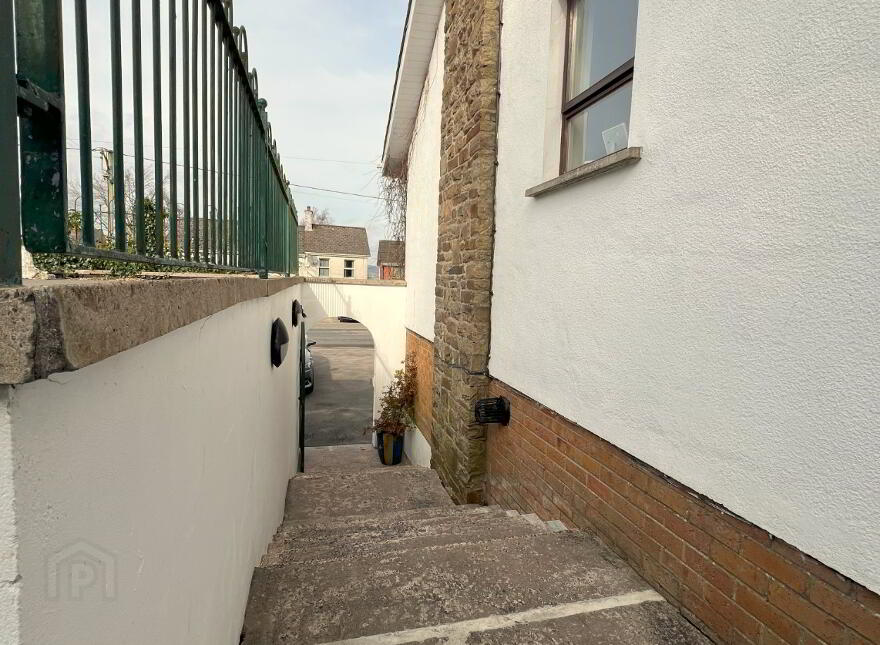 198 Hillhall Road, Lisburn, BT27 5JA