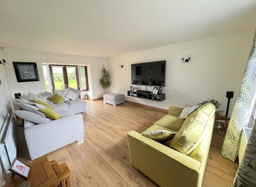 198 Hillhall Road, Lisburn, BT27 5JA