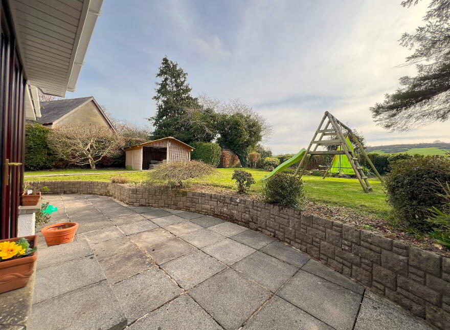 198 Hillhall Road, Lisburn, BT27 5JA
