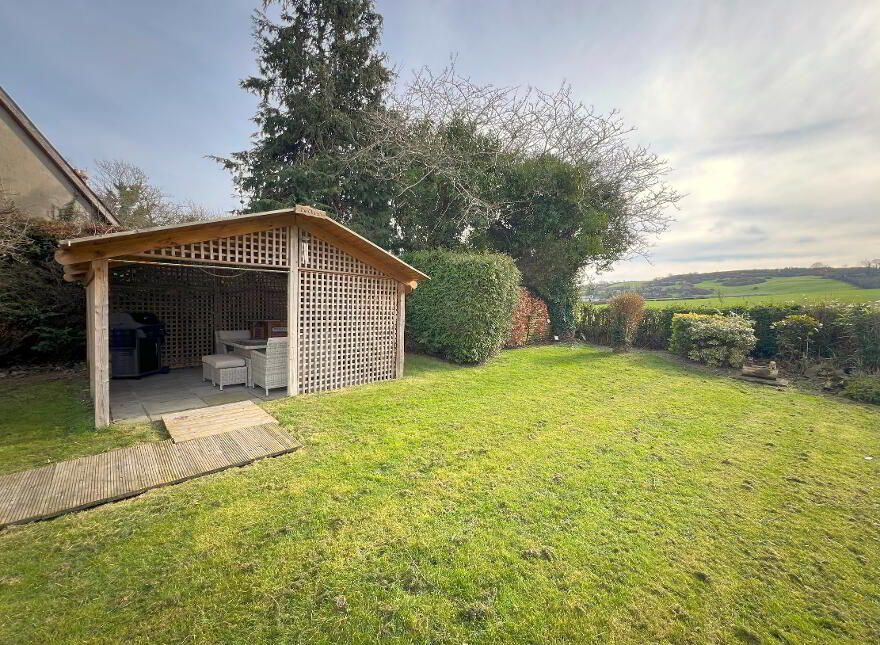 198 Hillhall Road, Lisburn, BT27 5JA
