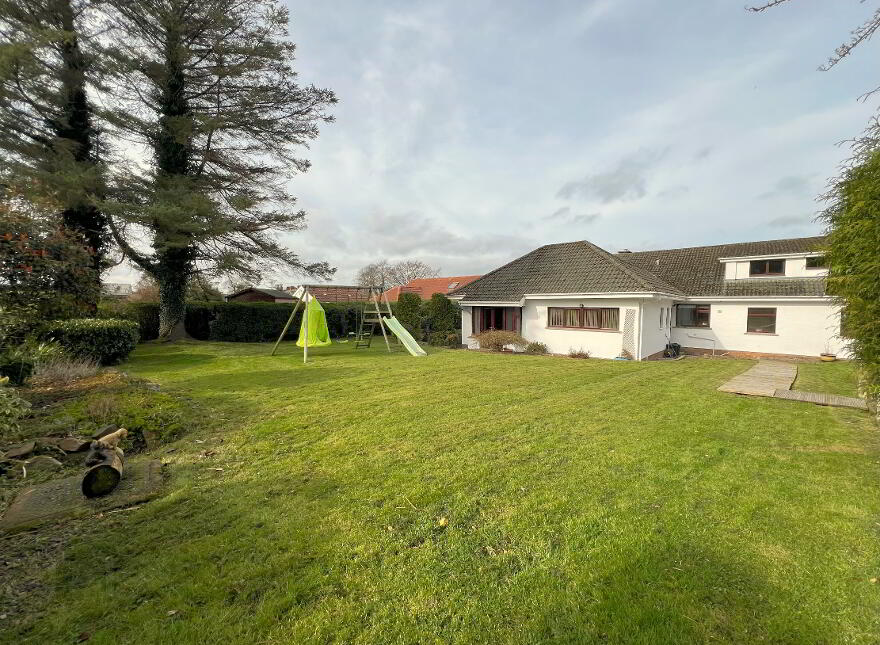 198 Hillhall Road, Lisburn, BT27 5JA