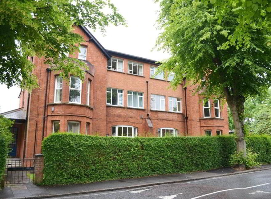 Apartment 4 50 Myrtlefield Park, Belfast, BT9 6NF photo