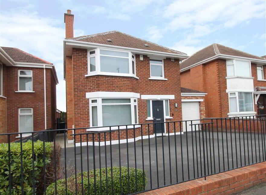 17 Gilnahirk Rise, Gilnahirk, Belfast, BT5 7DT photo