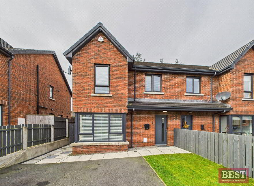 31 Woodvale, Bessbrook, Newry, BT35 7FD photo