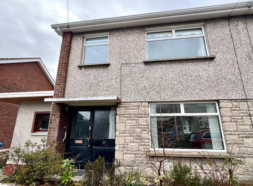 9 Lisnarea Avenue, Derry, BT48 7SS photo