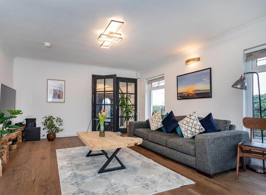 30 Lisnabreeny Road East, Belfast, BT6 9SS