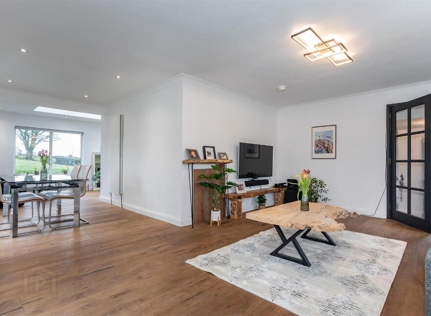 30 Lisnabreeny Road East, Belfast, BT6 9SS