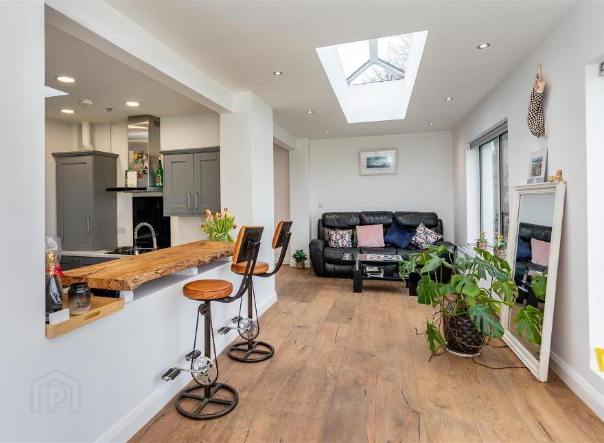 30 Lisnabreeny Road East, Belfast, BT6 9SS