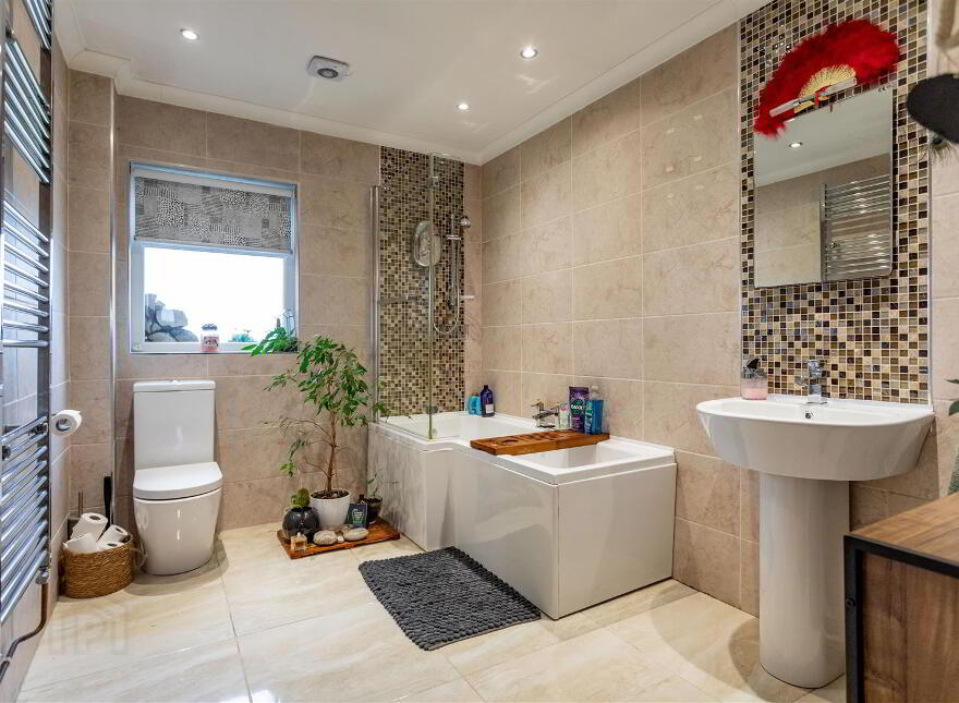 30 Lisnabreeny Road East, Belfast, BT6 9SS