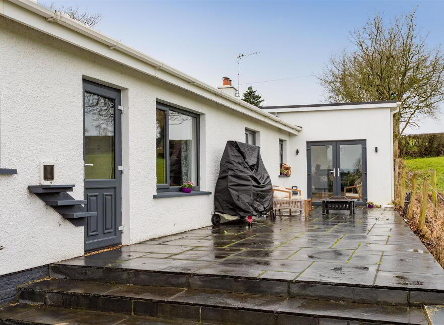 30 Lisnabreeny Road East, Belfast, BT6 9SS