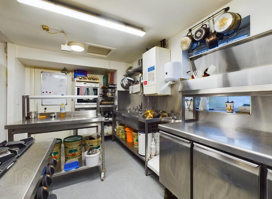 14/15 Main Street, Tramore, X91KV04