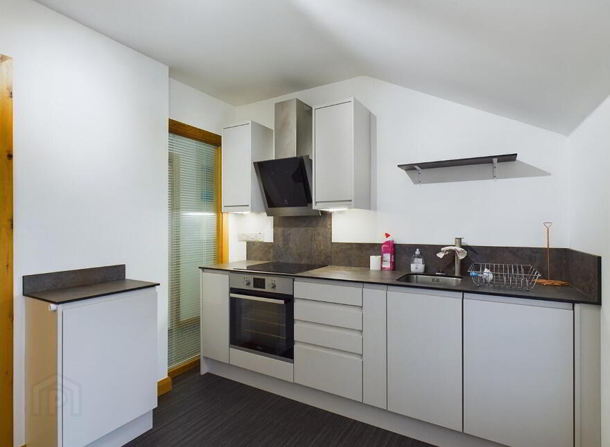 14/15 Main Street, Tramore, X91KV04