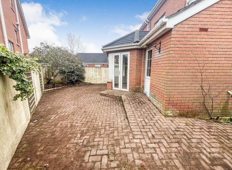 4 Sprucefield Close, Lisburn, BT27 5QJ