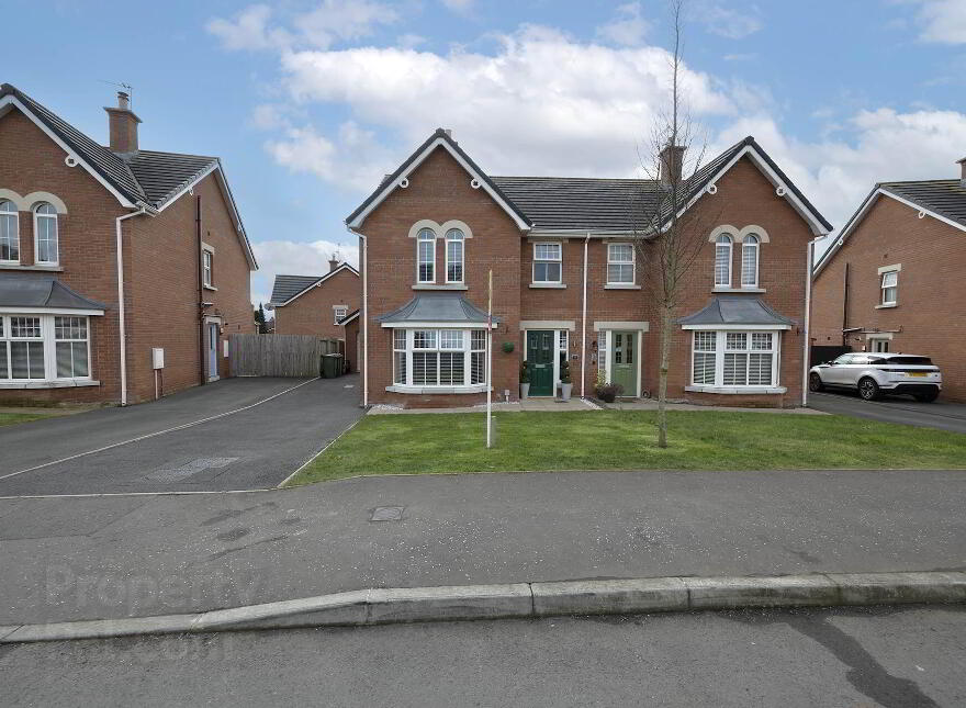 16 Deerings Grove, Lurgan, Craigavon, BT67 9GZ photo