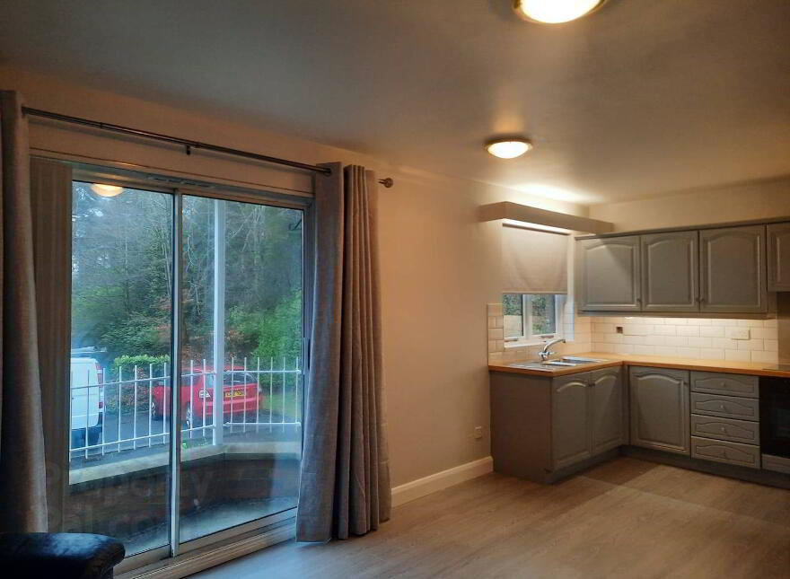 Unit 14, Kings Manor, Belfast, BT5 6PP photo