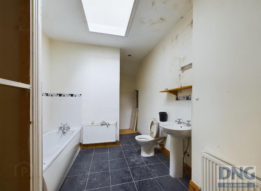 The Bridge Inn, Old Bridge Street, Freshford, R95HX30