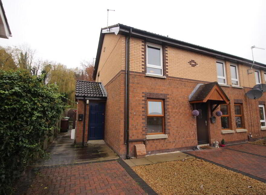 13 Glenmore Court, Lisburn, BT27 4BE photo