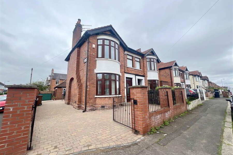 Estate Agent Belfast Mc Clearys