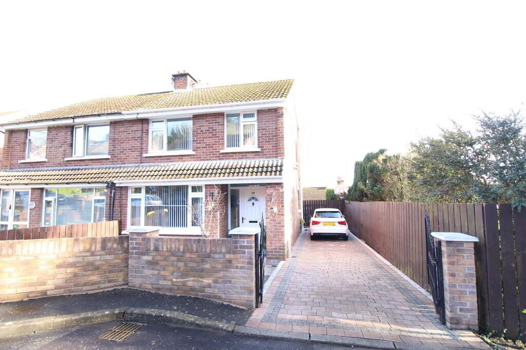 Photo 1 of 18 Pineview Drive, Newtownabbey
