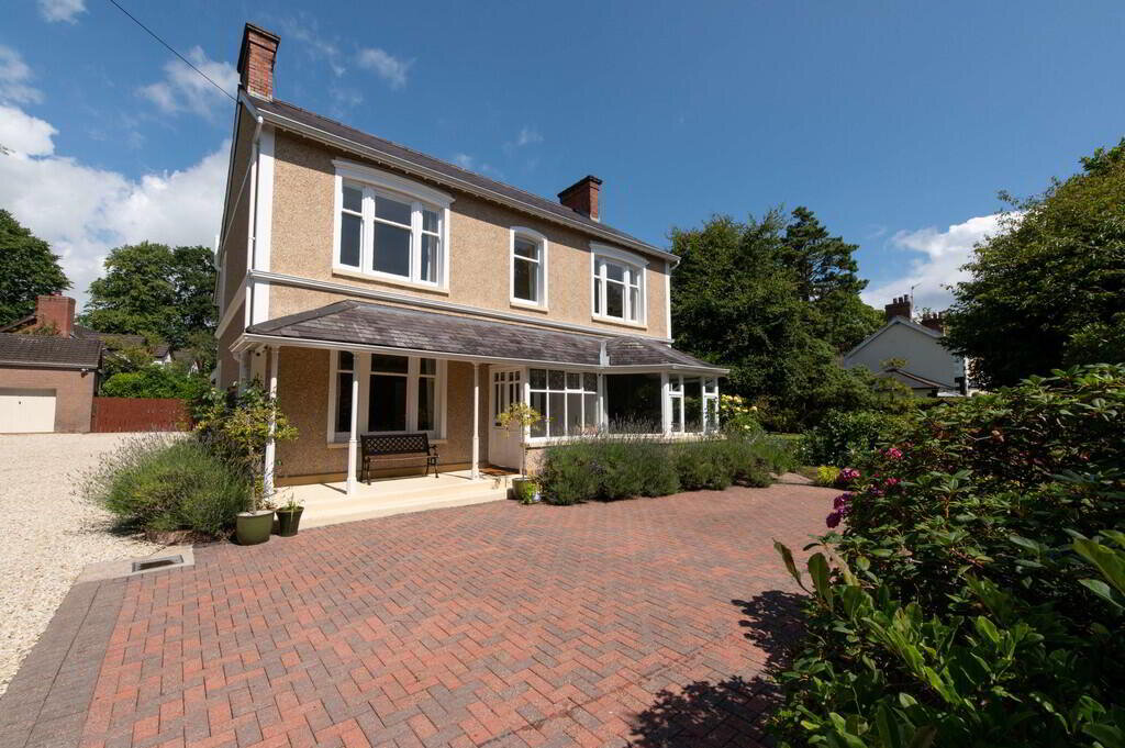 Photo 1 of "Latharna", 14 Lenamore Avenue, Jordanstown, Newtownabbey