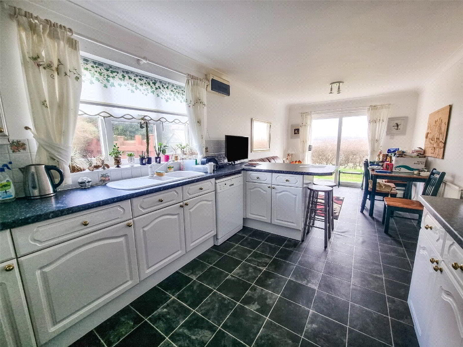 Kitchen Alt