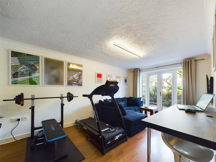 Living Room/Bedroom5