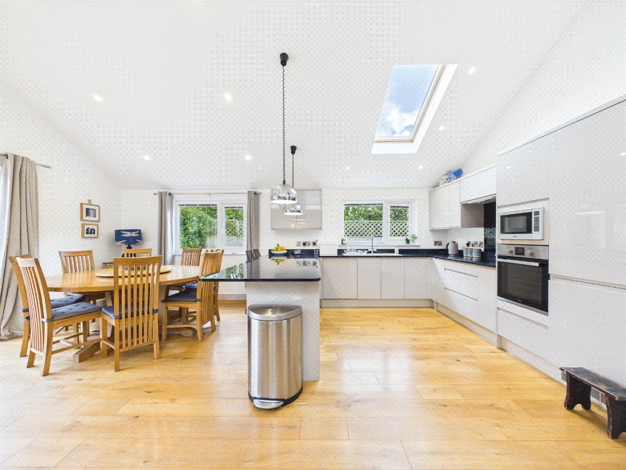 Kitchen/Dining