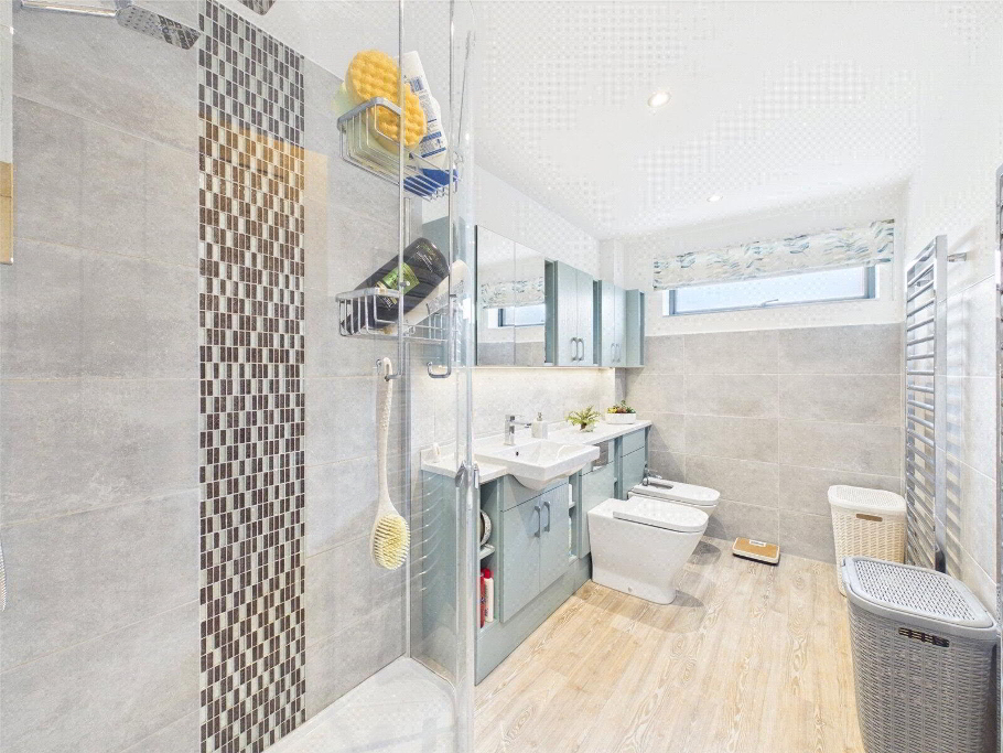 Bed 1 Ensuite