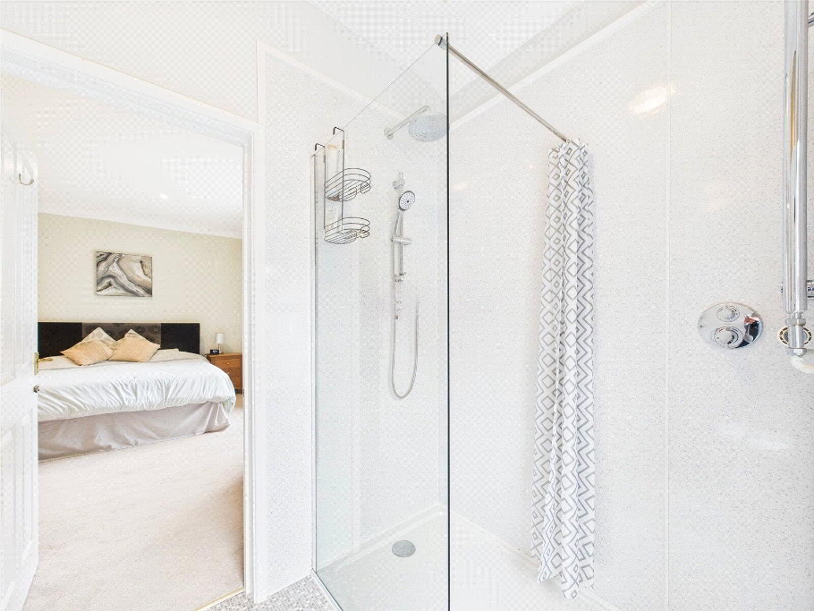 En-Suite Shower