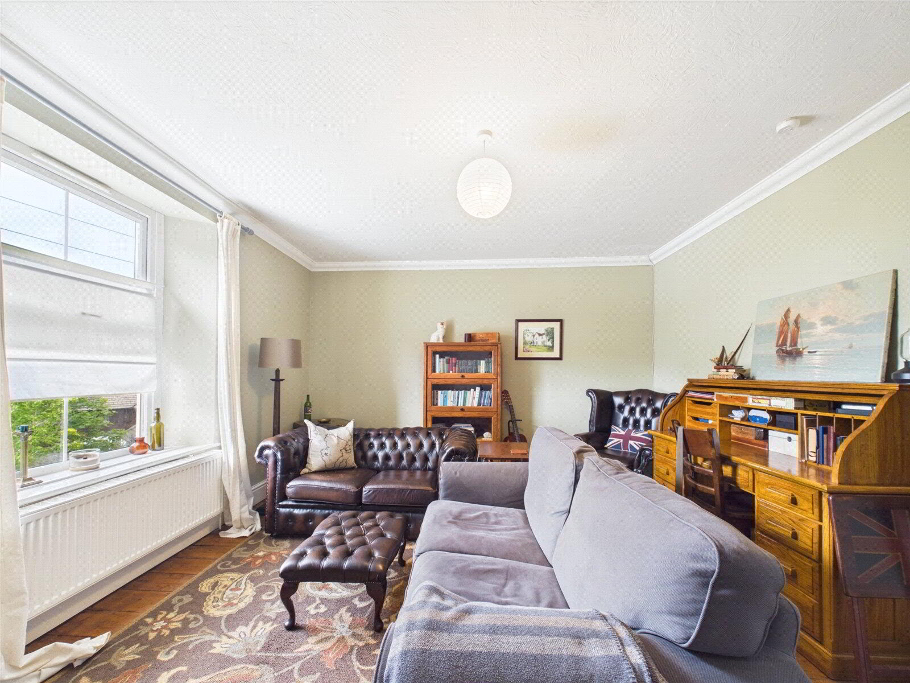 Bedroom 2 / Living
