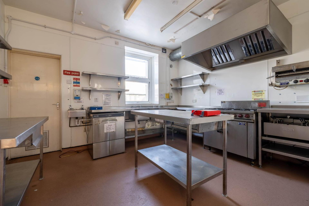 Photo 2 of 25 Wrafton Road, Braunton