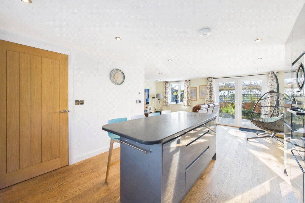 Kitchen Alt