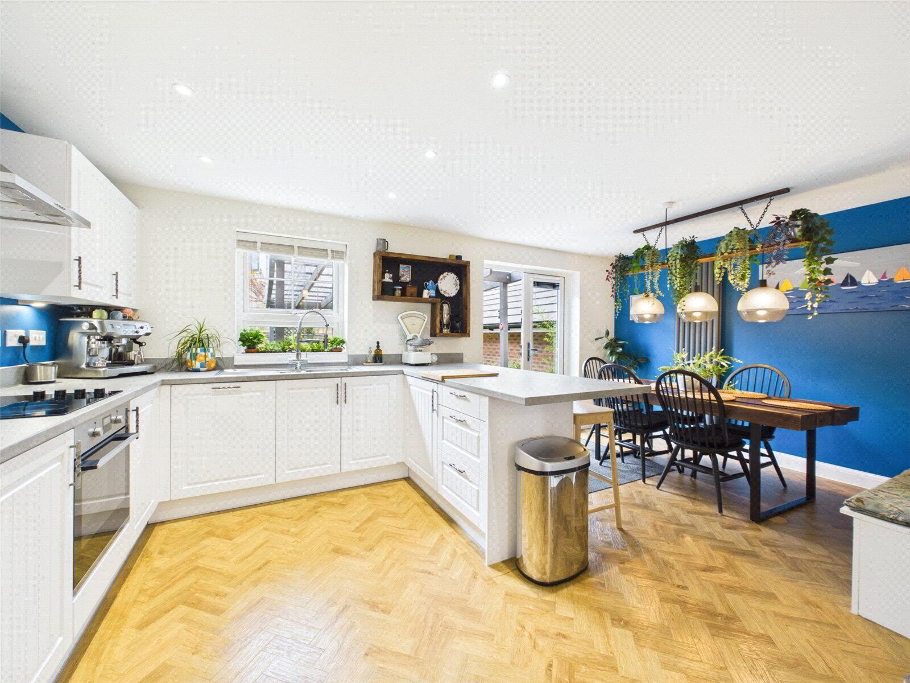 Kitchen / Dining