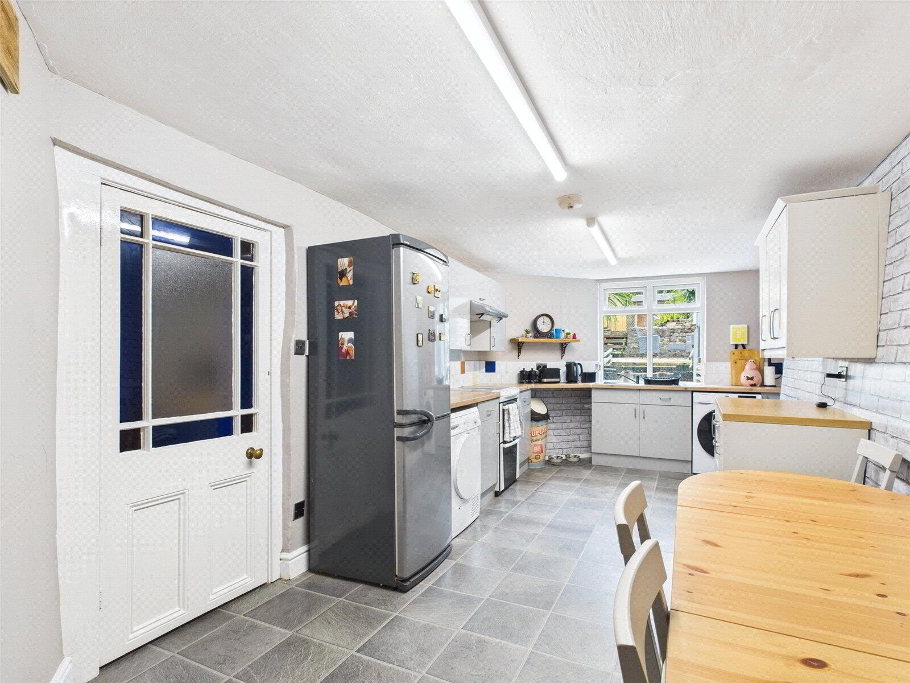 Kitchen / Dining Roo