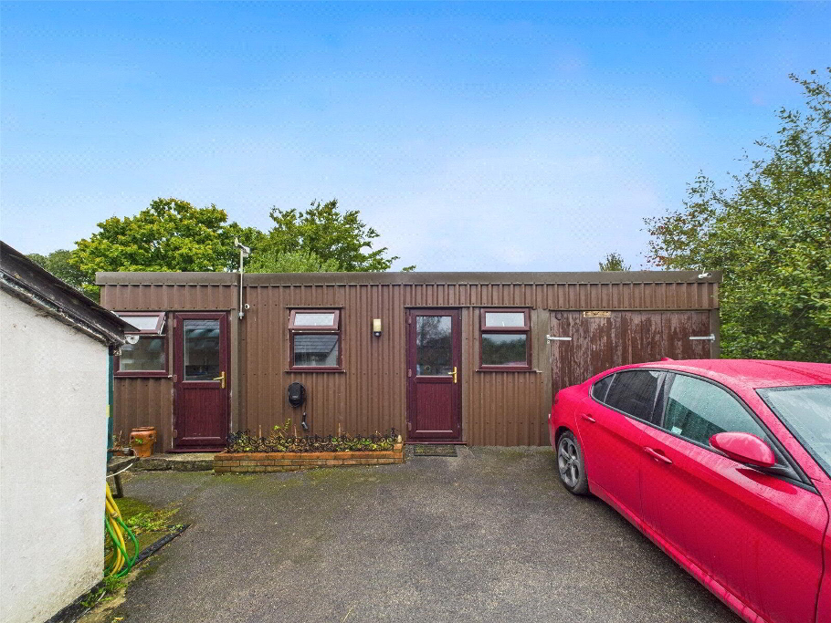 Garage/Workshop