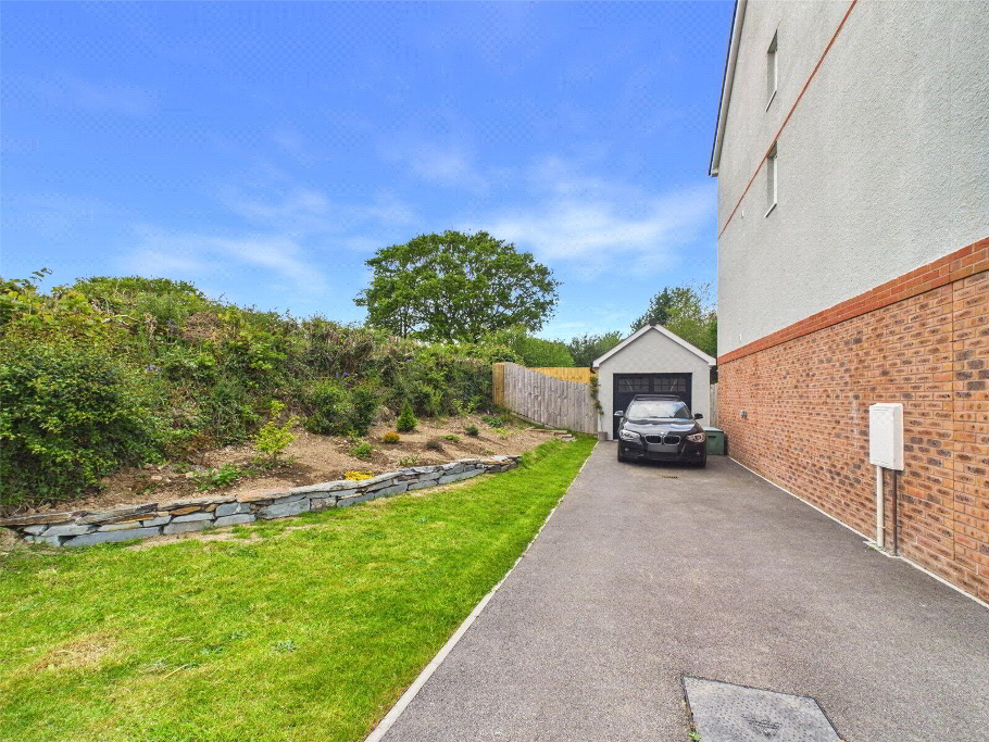 Garage/Driveway