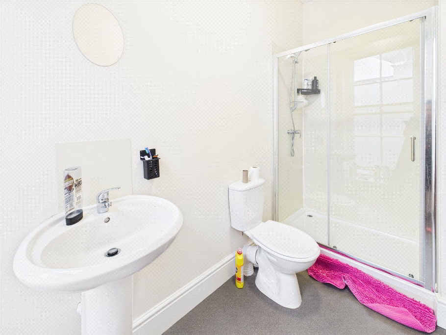 Flat 1 Living Shower