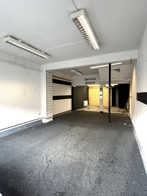 Photo 3 of 76 Castlereagh Road, Belfast