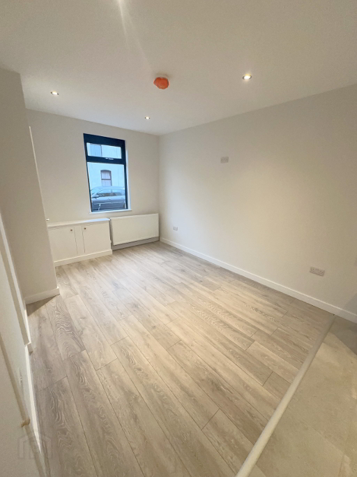 Photo 3 of 12 Bloomfield Street, Belfast