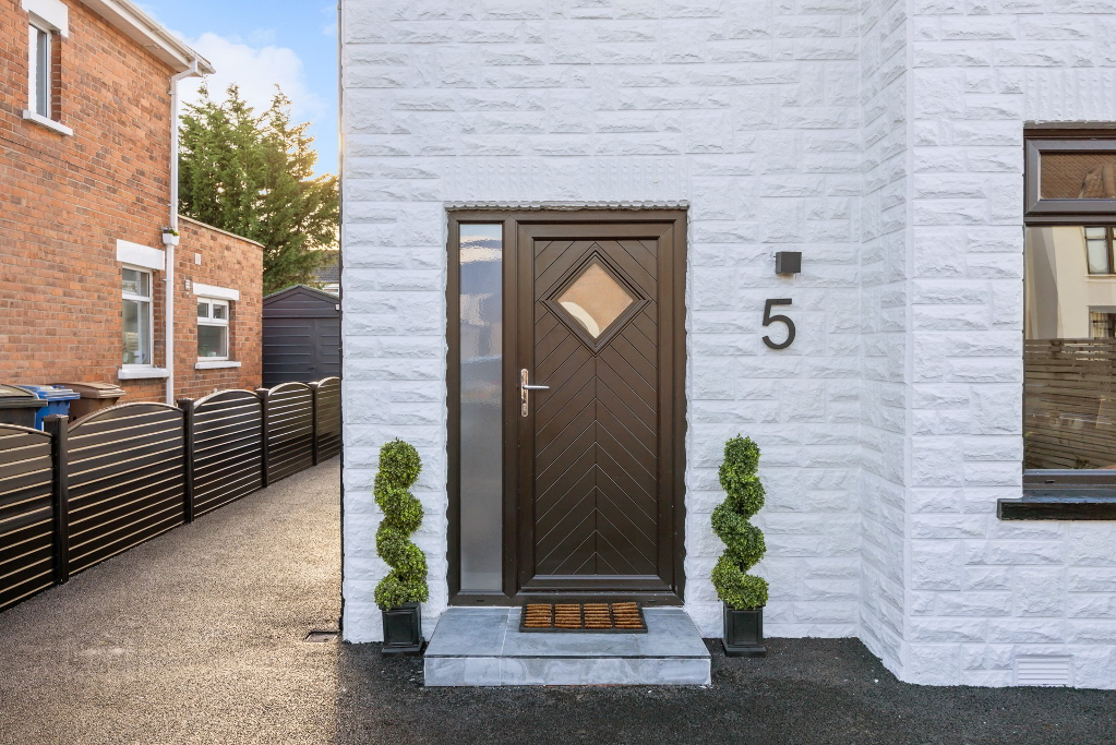 Photo 3 of 5 Orby Drive, Belfast